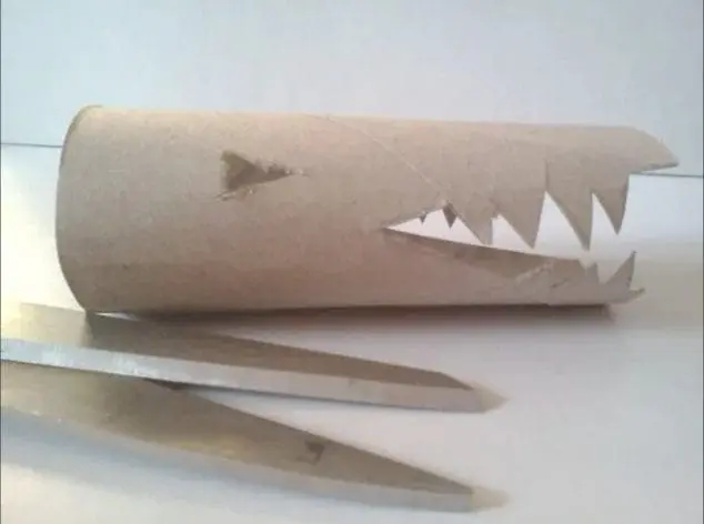 making toilet paper roll crocodile