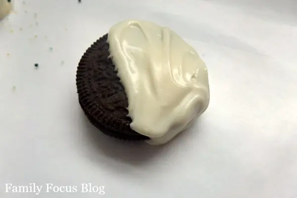 Chocolate Dipped Oreos
