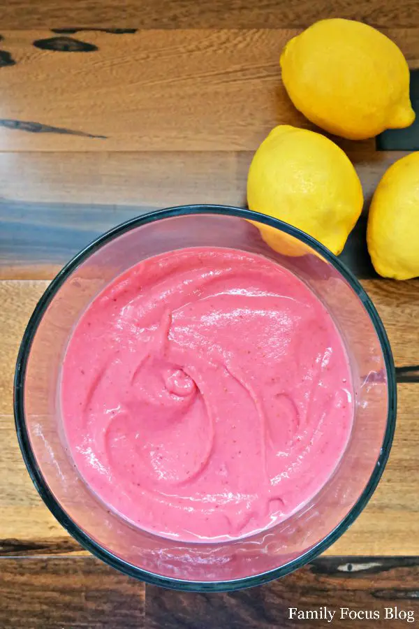 homemade strawberry frozen yogurt recipe