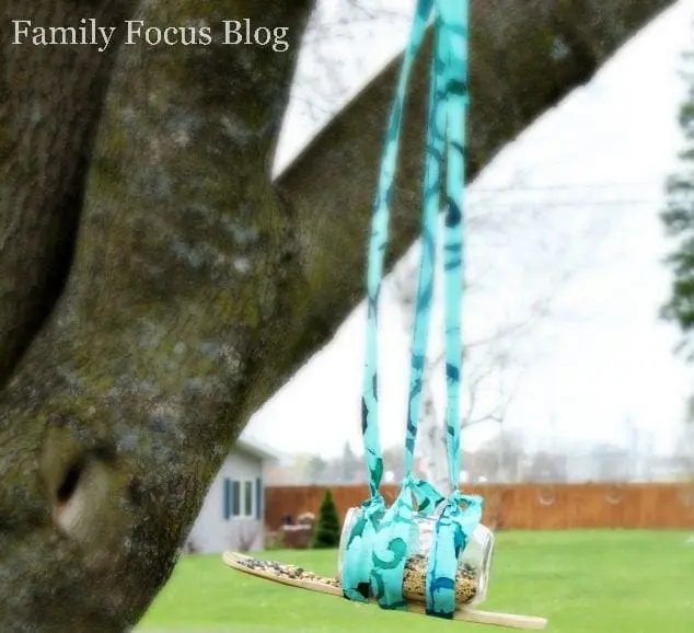 DIY Mason Jar Bird Feeder