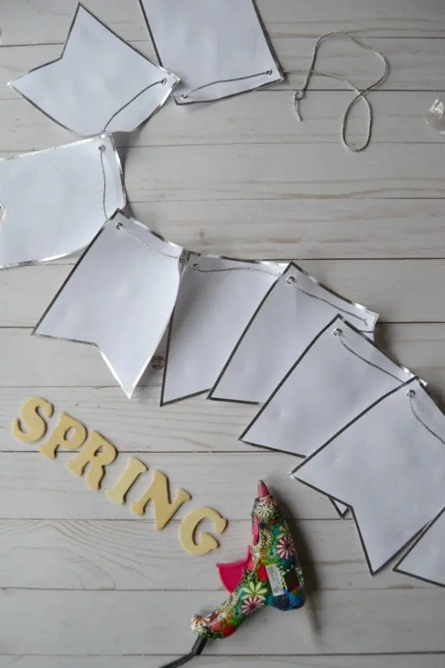 DIY spring banner for mantel