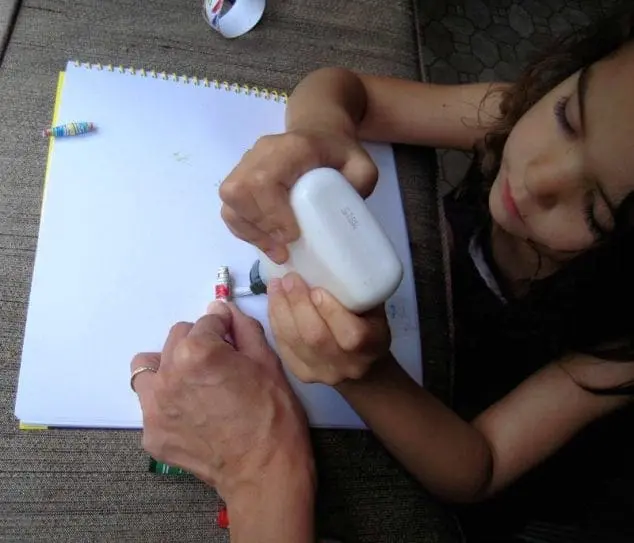 glue paper beads