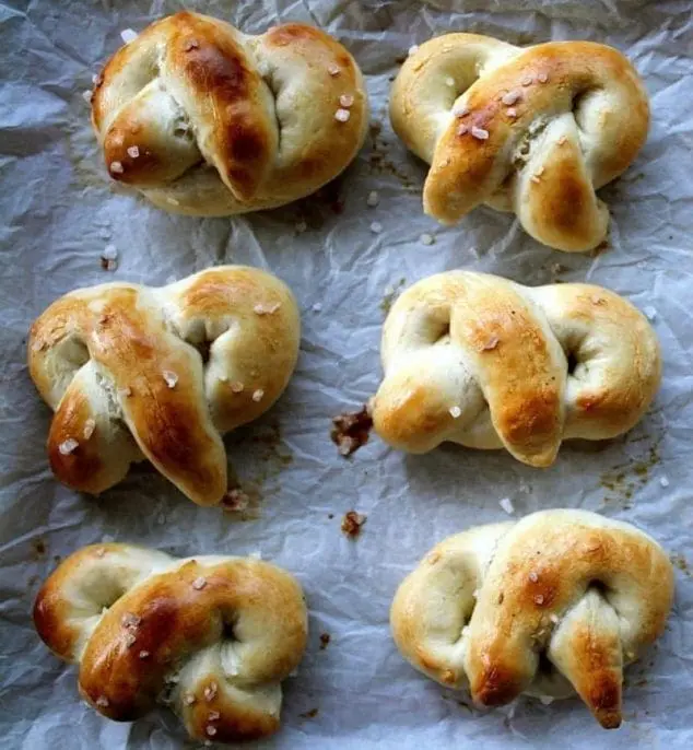 easy soft pretzels recipe
