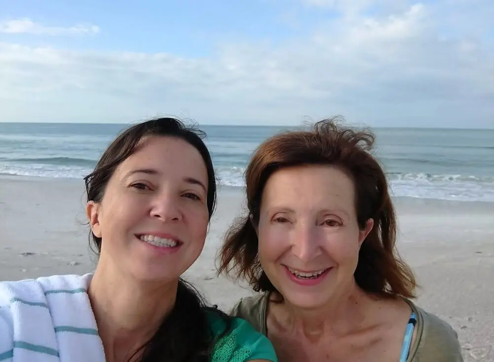 mom daughter bond