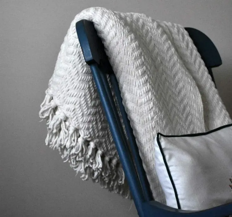 throw blankets as decor
