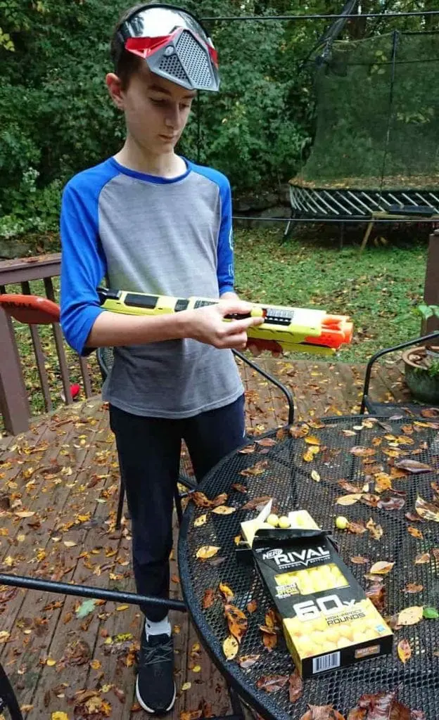 loading nerf rival saturn blaster