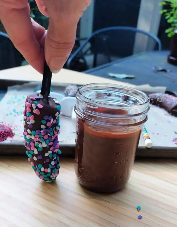 frozen chocolate banana pops