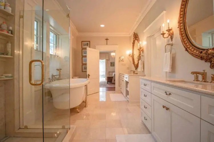 bathing Venus luxury bathroom decor style