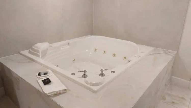 jetted tub