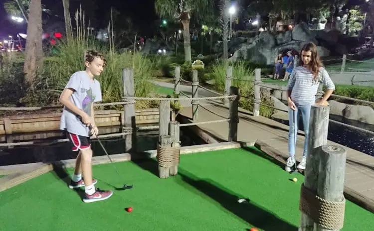 family fun mini golf