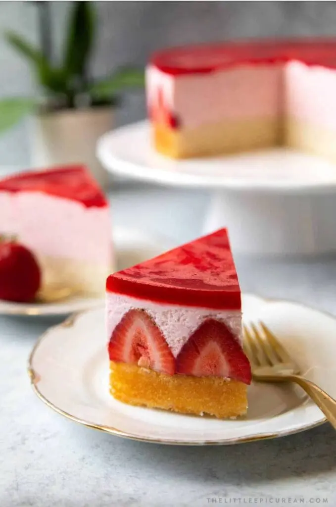 strawberry mousse cake