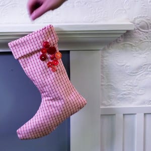 cheap homemade Christmas decorations- homemade felt stockings