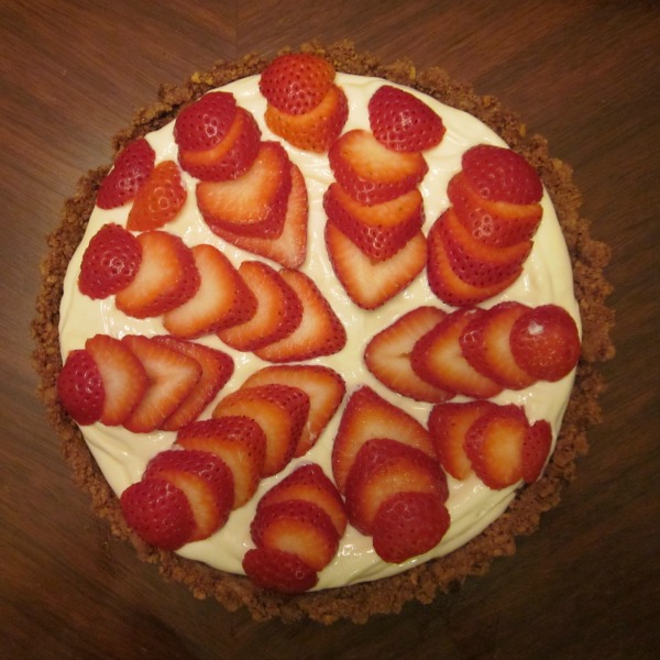 Strawberry Greek Yogurt Pie / Family Focus Blog