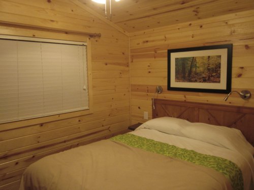 Cherokee Smokies Deluxe Cabin bedroom
