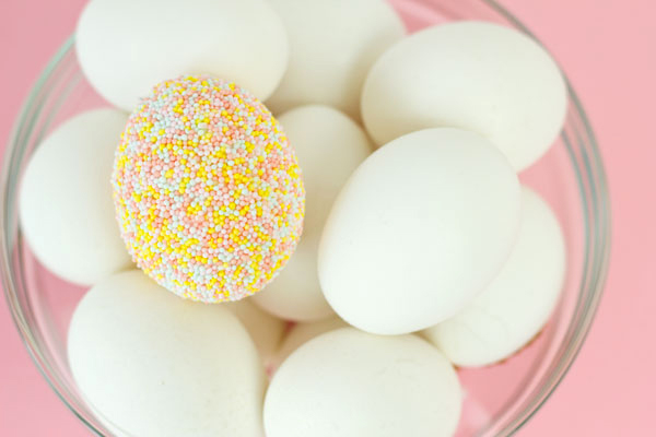 Creative Ways To Decorate Easter Eggs- sprinkle covered