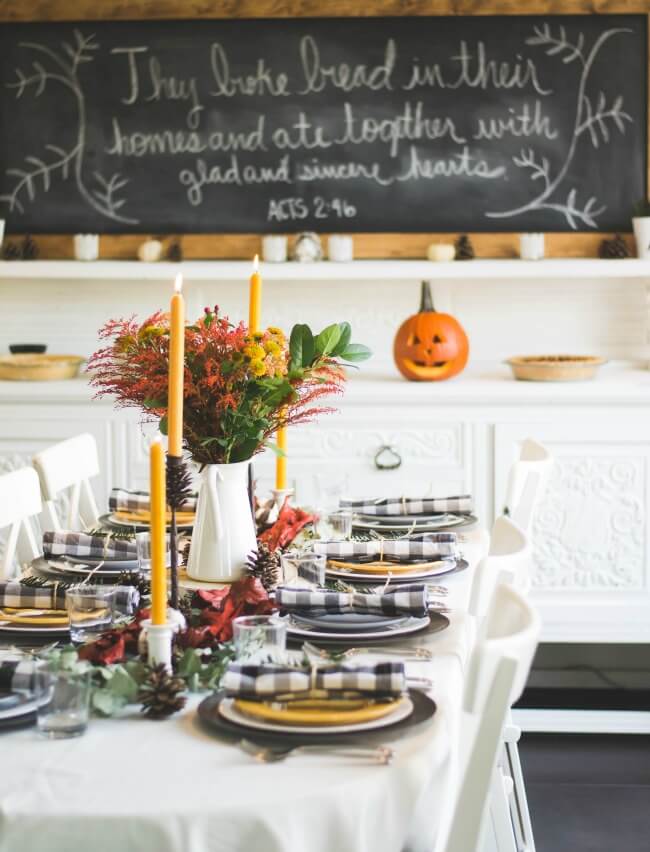 Beautiful Fall Table Centerpiece Ideas (Nature-Inspired Designs)