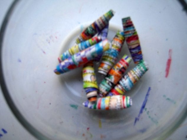 make rolled paper beads