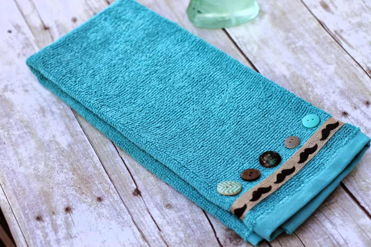 how to decorate a hand towel
