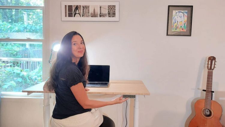 sit to stand adjustable desk