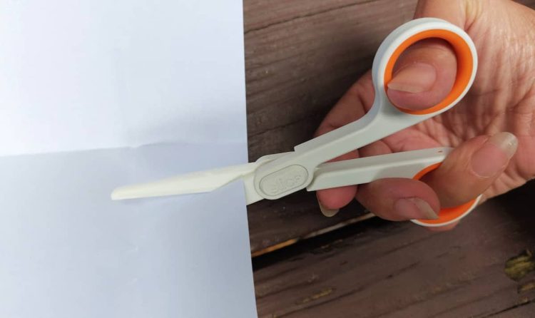 ceramic blade safety scissors
