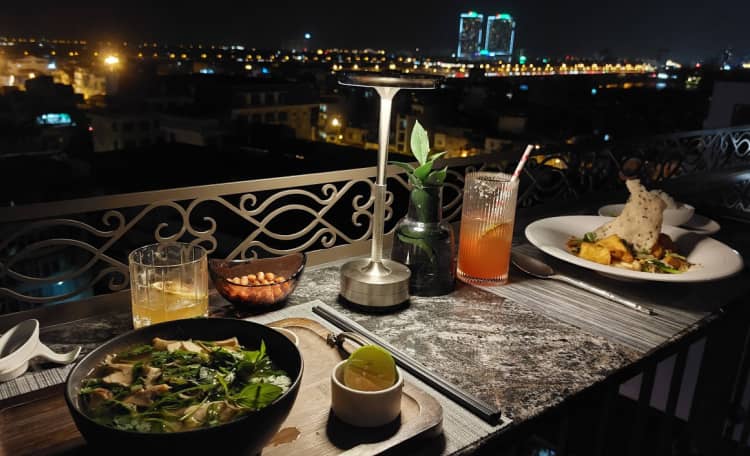 hanoi rooftop restaurant